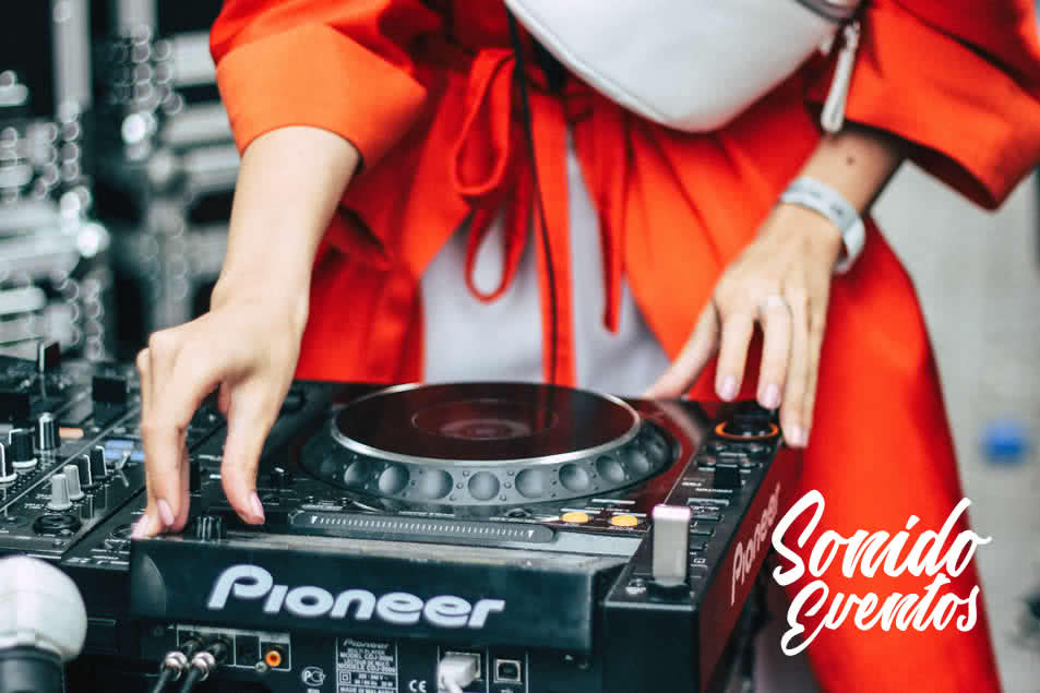 ¿Cómo los servicios de DJ de calidad convierten los eventos en fiestas?