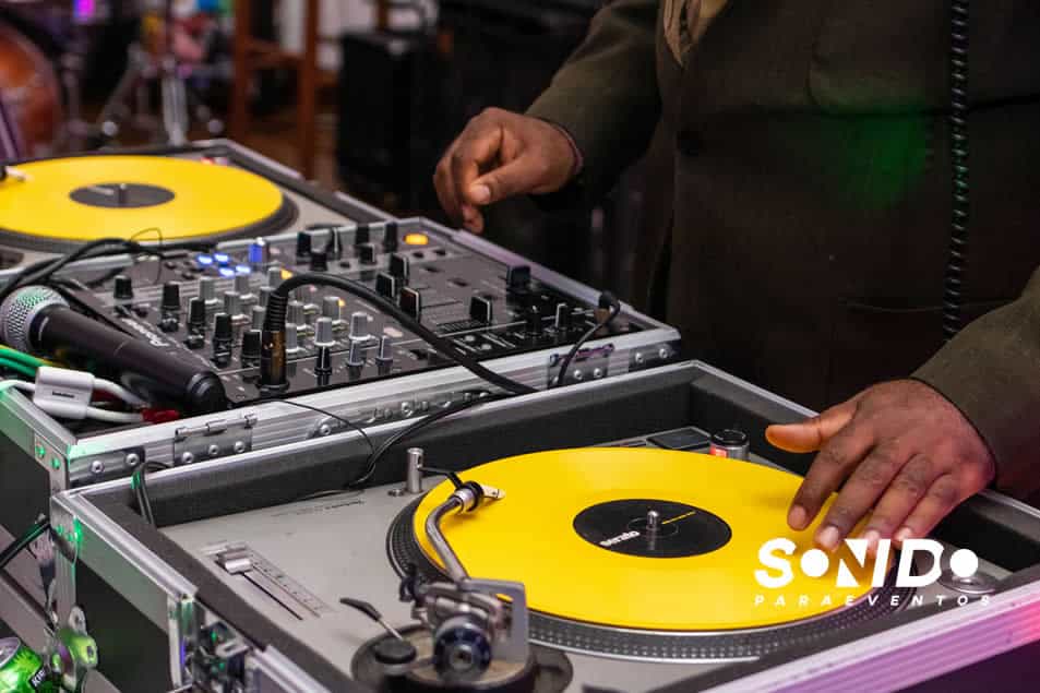 Elegir un DJ para su evento, fiesta o función corporativa