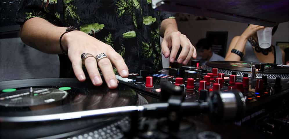 ¿Quién inventó el DJ?  |  Mejor equipo de DJ