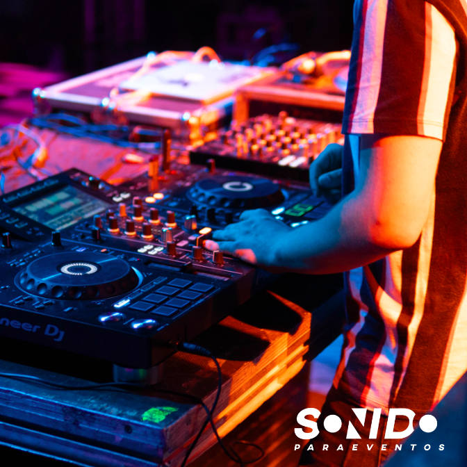 Beneficios de contratar un DJ a través de un servicio de DJ de renombre